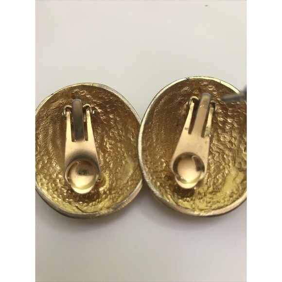 Vintage Clip On Earrings Brushed Goldtone Large Round textured 1980s FLAWED - Picture 8 of 12